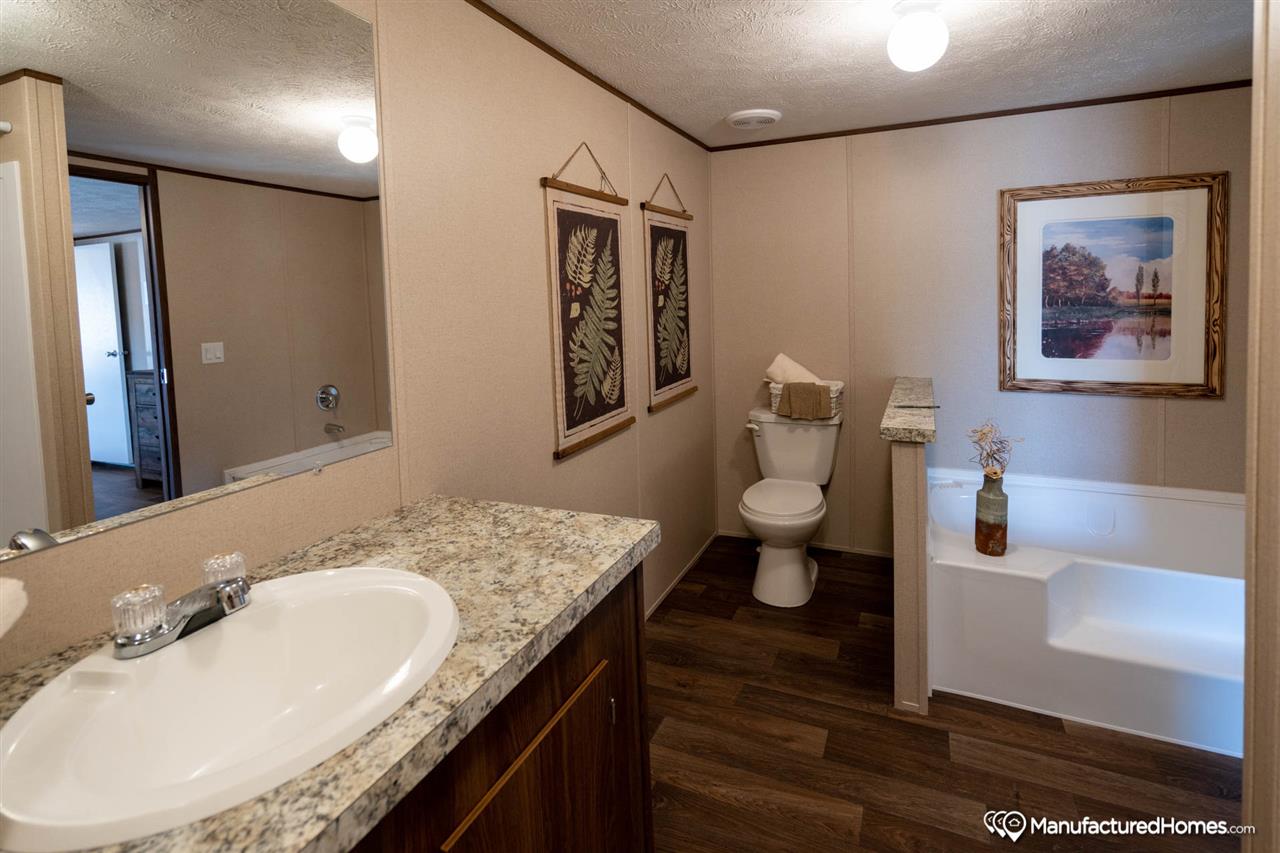2526 Lakeview Point Road Quincy, FL 32351 - Photo 7 of 25