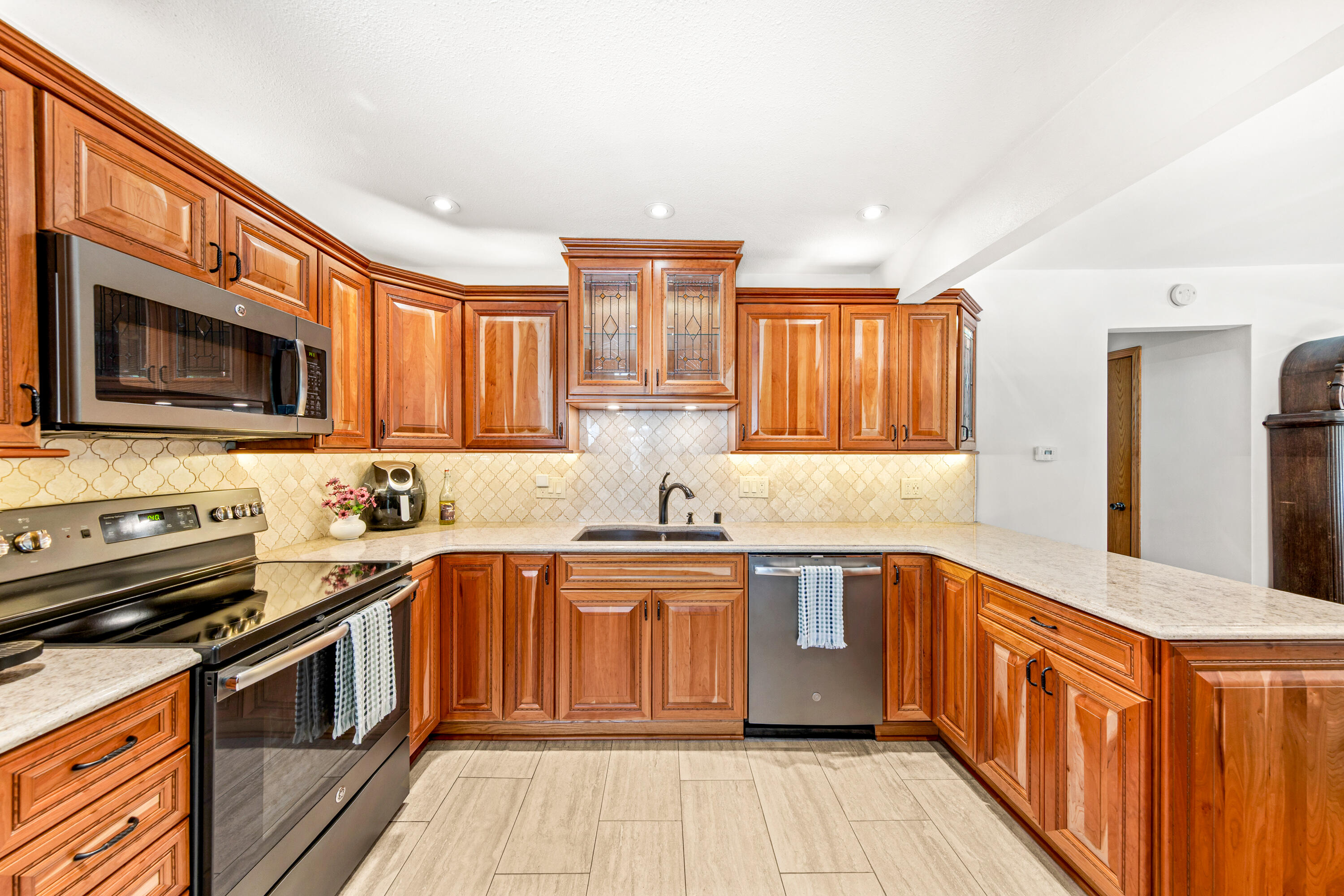 1538 3rd Street Delafield, WI 53018 - Photo 4 of 50 1538 3rd St-16