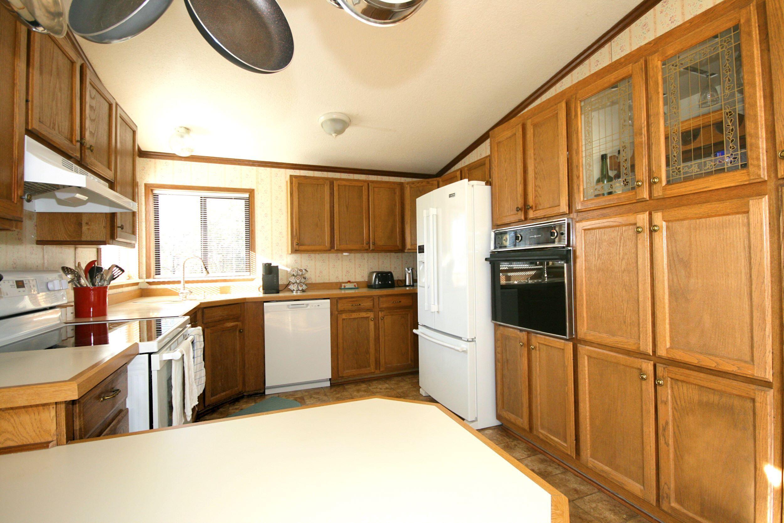 13375 Water Gap Road Williams, OR 97544 - Photo 31 of 54 ample space for a cook