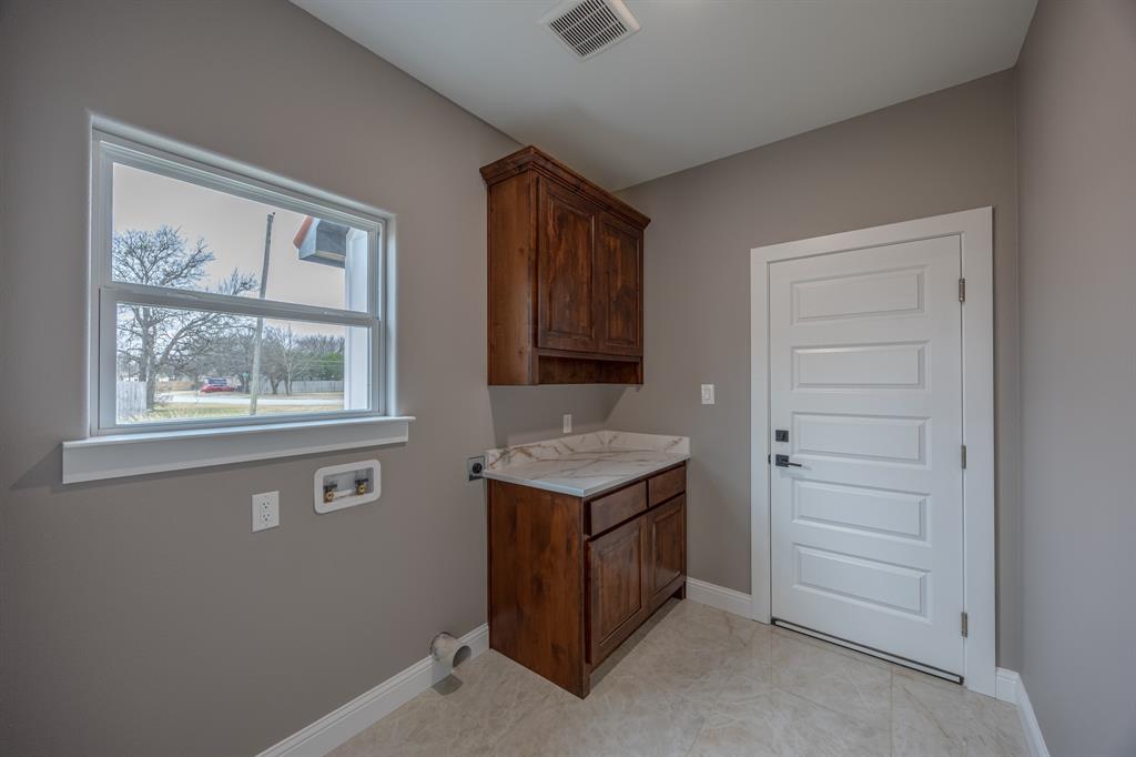 104 Mansfield Road Cleburne, TX 76031 - Photo 31 of 36