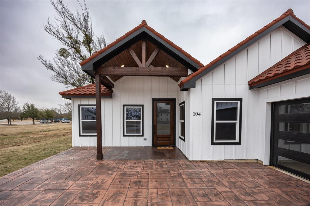 104 Mansfield Road Cleburne, TX 76031 - Photo 4 of 36