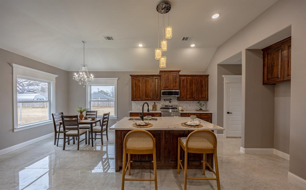 104 Mansfield Road Cleburne, TX 76031 - Photo 6 of 36