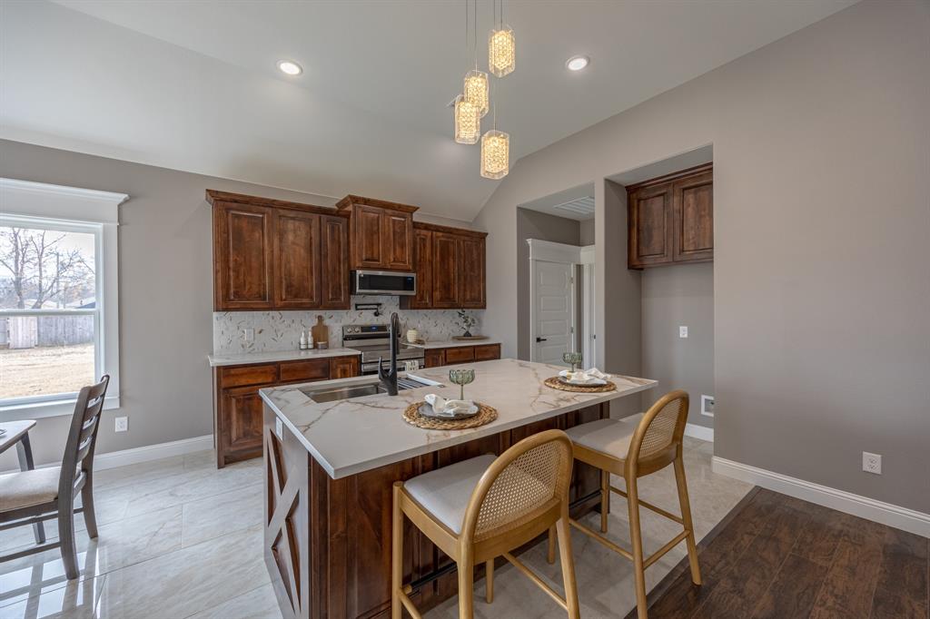 104 Mansfield Road Cleburne, TX 76031 - Photo 8 of 36