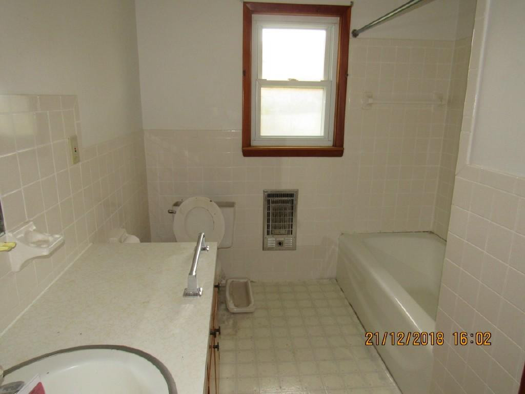 1695 Brown Springs Road Greeneville, TN 37743 - Photo 11 of 21 Bath another look
