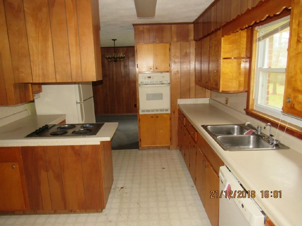 1695 Brown Springs Road Greeneville, TN 37743 - Photo 6 of 21 Kitchen
