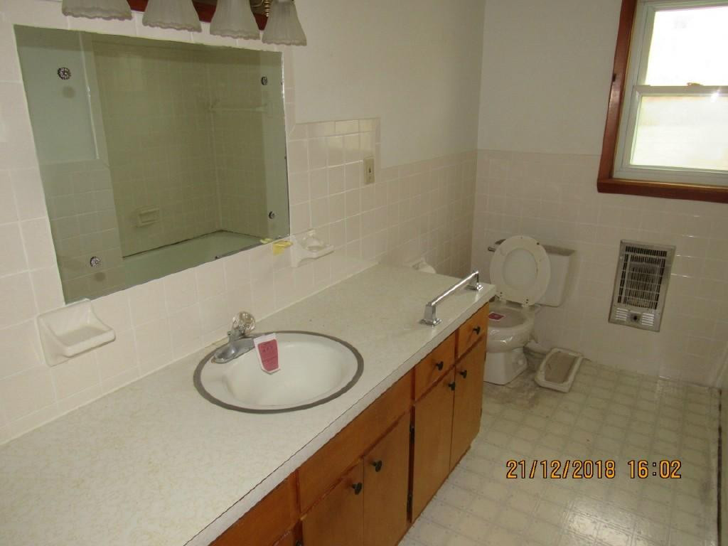 1695 Brown Springs Road Greeneville, TN 37743 - Photo 10 of 21 Hall Bath