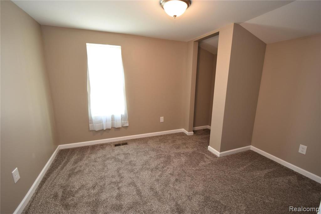 4020 South Mill Road Dryden, MI 48428 - Photo 16 of 37