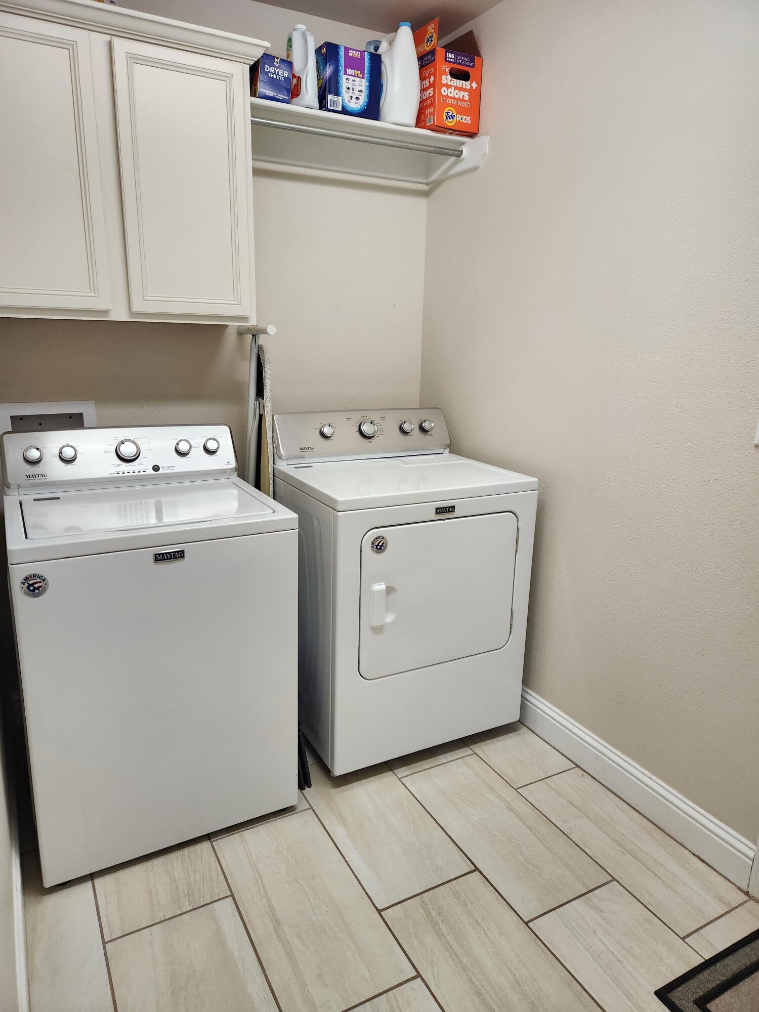 7217 91st Street Lubbock, TX 79424 - Photo 14 of 27 a utility room with dryer and washer