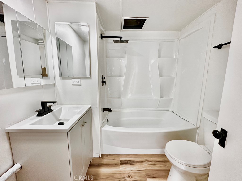 6426 Valley View Street, Unit 9 Joshua Tree, CA 92252 - Photo 8 of 23 a bathroom with a sink a toilet and a bathtub