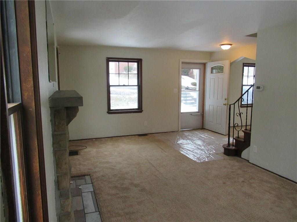 824 Geyer Road Pittsburgh, PA 15212 - Photo 4 of 21 Living room
