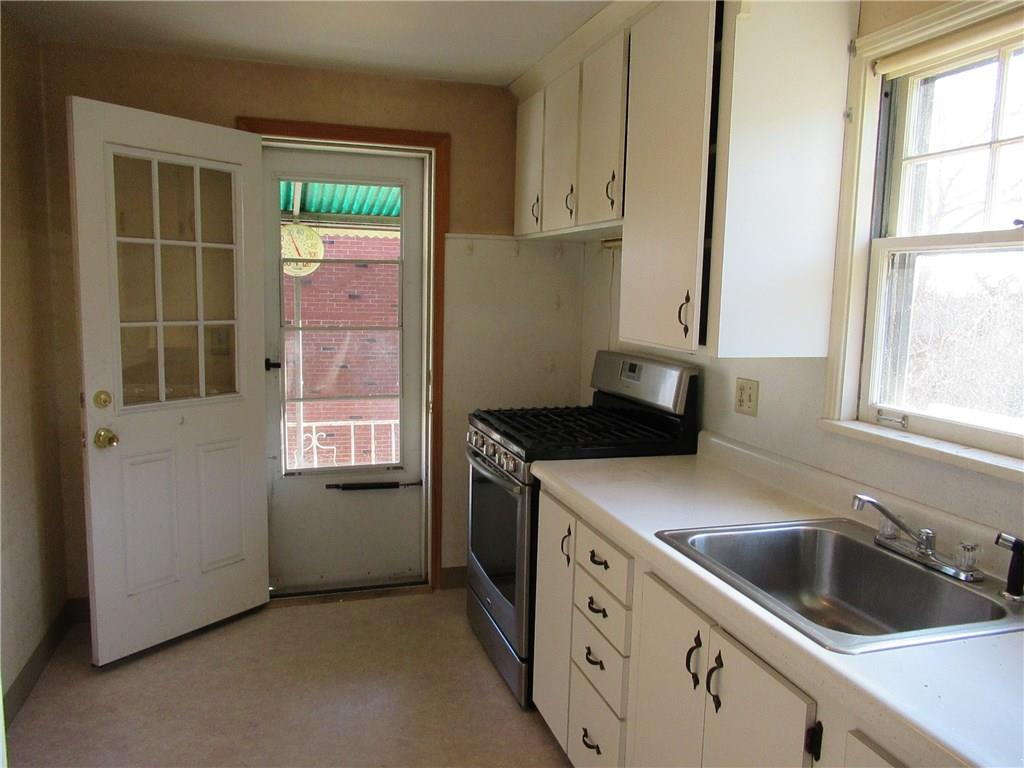824 Geyer Road Pittsburgh, PA 15212 - Photo 9 of 21 Kitchen with side porch