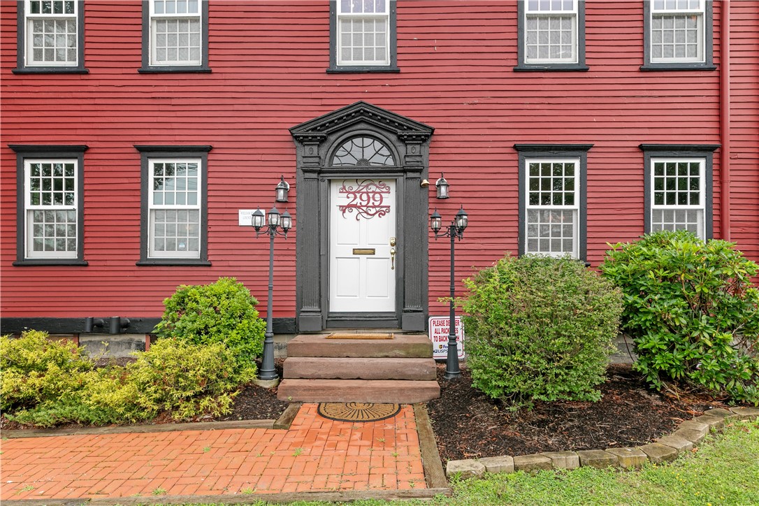 299 West Main Road Middletown, RI 02842 - Photo 3 of 49