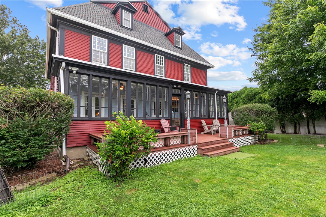 299 West Main Road Middletown, RI 02842 - Photo 4 of 49