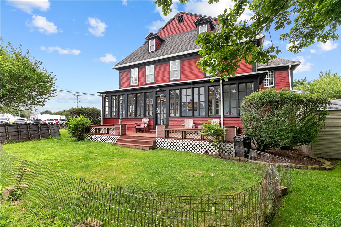 299 West Main Road Middletown, RI 02842 - Photo 5 of 49