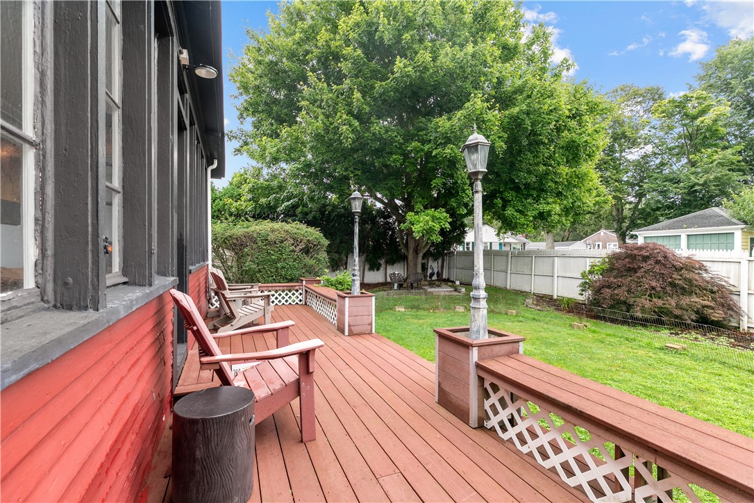 299 West Main Road Middletown, RI 02842 - Photo 8 of 49