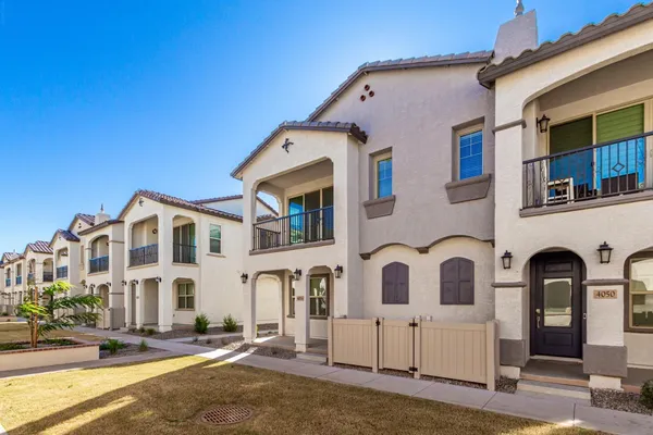 $2,295 | 4054 East Amoroso Drive, Gilbert, AZ 85296