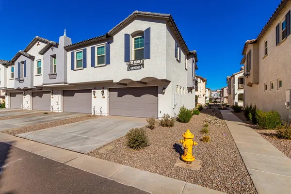 $2,295 | 4054 East Amoroso Drive, Gilbert, AZ 85296