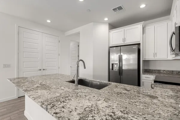 $2,295 | 4054 East Amoroso Drive, Gilbert, AZ 85296