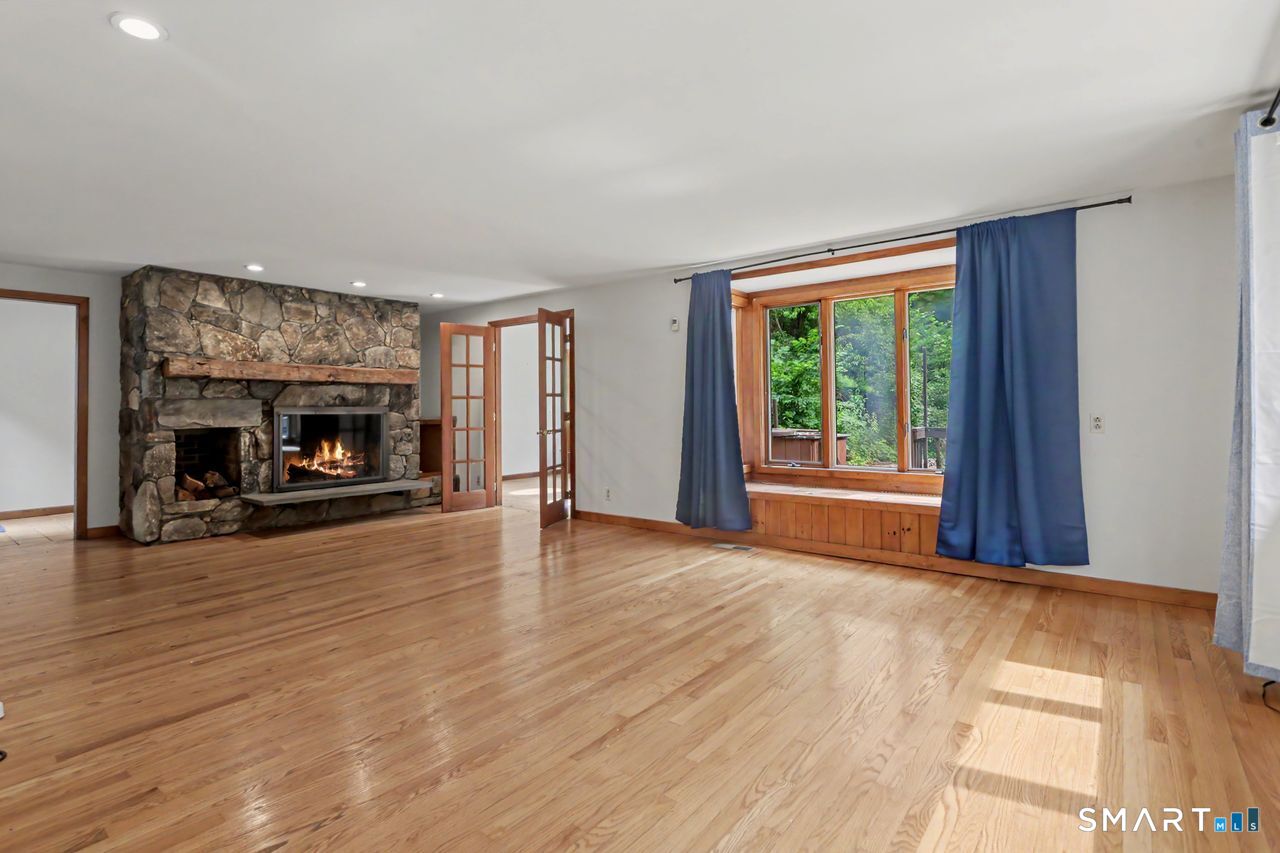 52 Stanley Road Monroe, CT 06468 - Photo 5 of 38