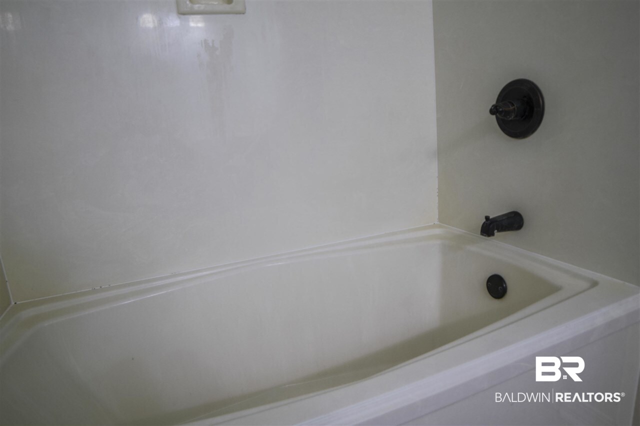 7255 Jay Lane Fairhope, AL 36532 - Photo 24 of 45 Master Bathtub