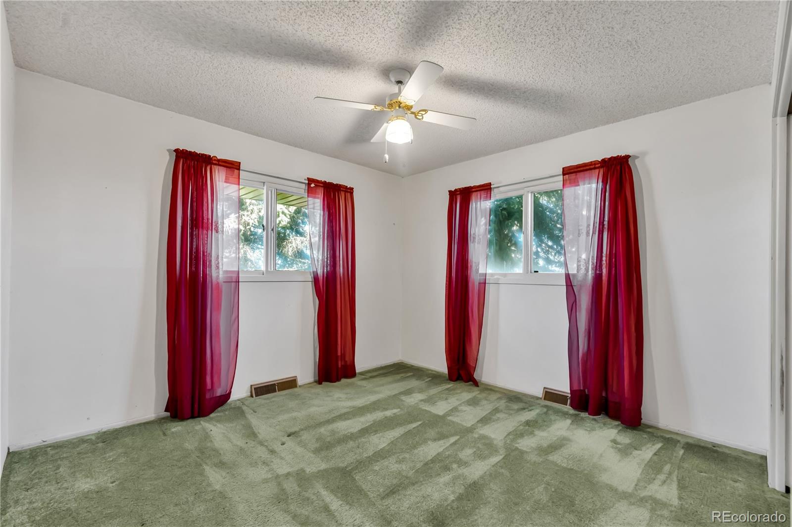 754 Highway 86 Elizabeth, CO 80107 - Photo 34 of 47 an empty room with windows and closet
