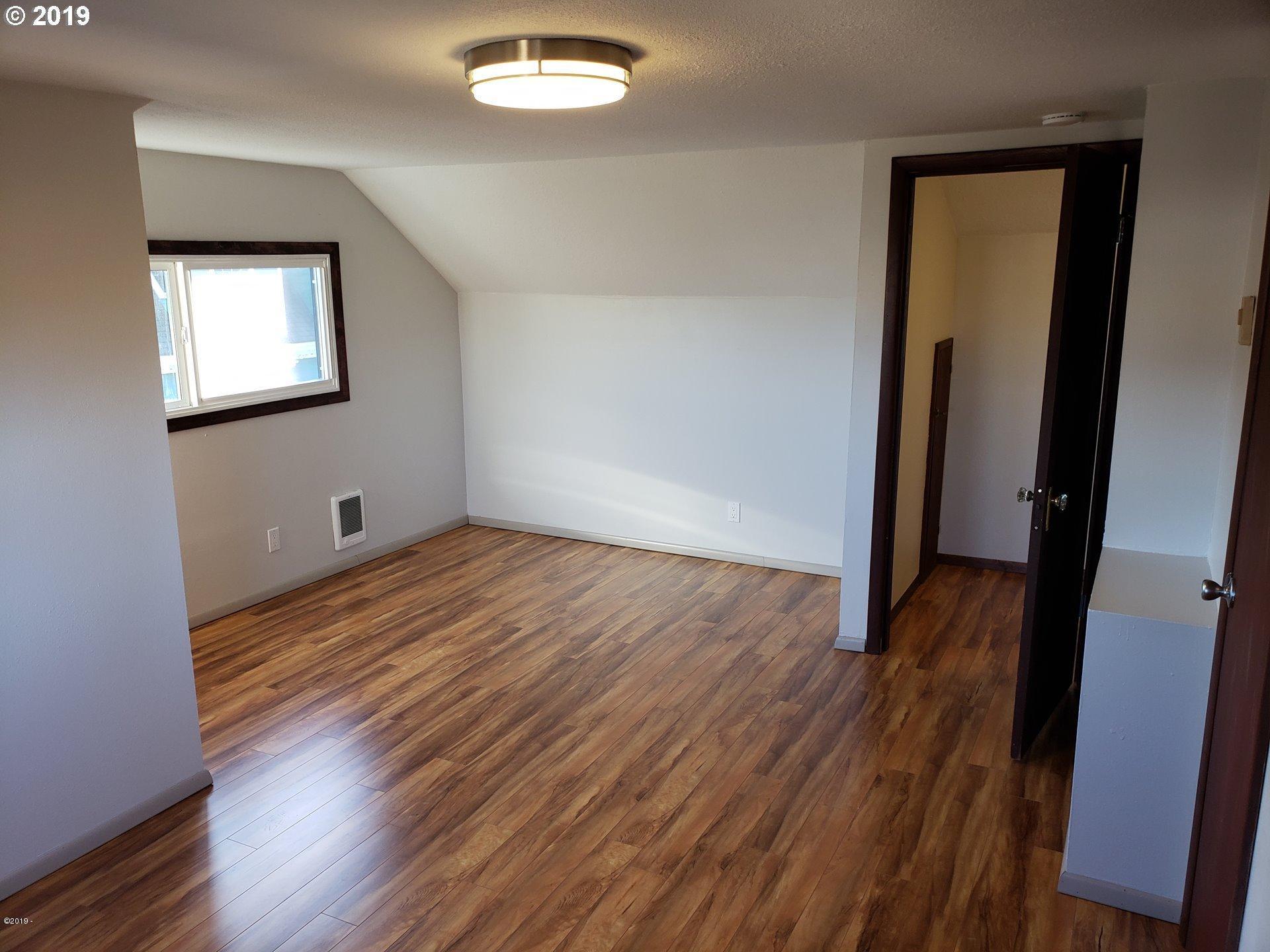 545 Southwest Fleet Avenue Lincoln City, OR 97367 - Photo 23 of 31 19440387-23
