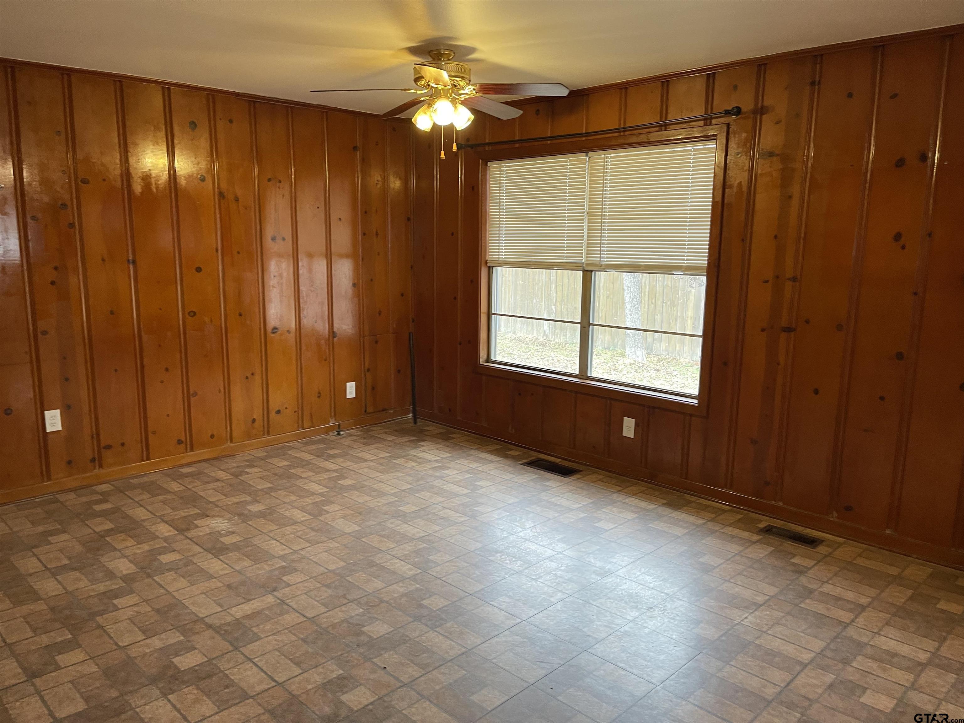 301 South Howison Street Bogata, TX 75417 - Photo 5 of 10