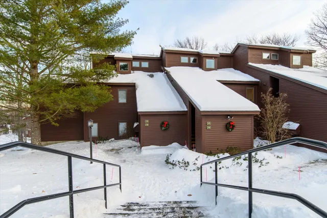 $749,000 | 45 Kettlebrook Road, Unit J6, Ludlow, VT 05149