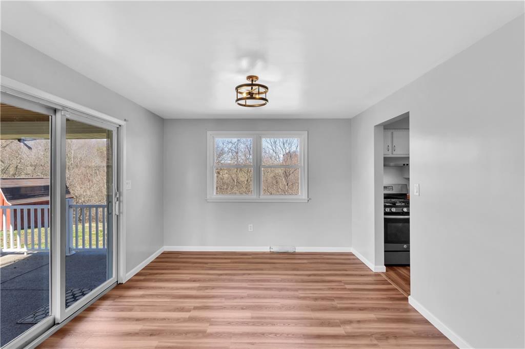 1060 Pittsburgh Road Valencia, PA 16059 - Photo 15 of 46 Dining Room