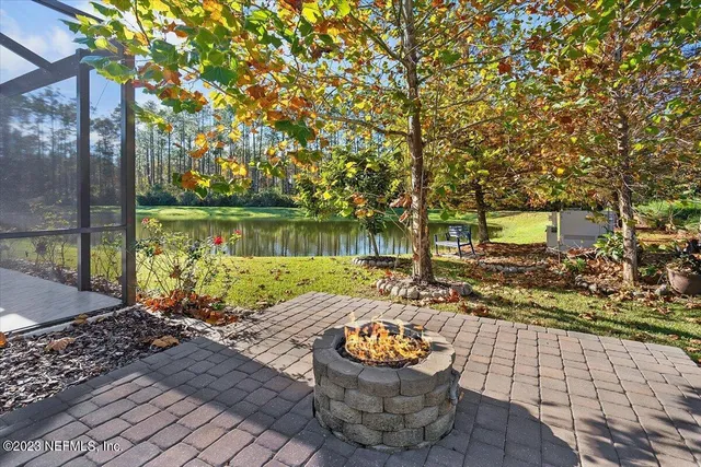 a view of a park with sitting area