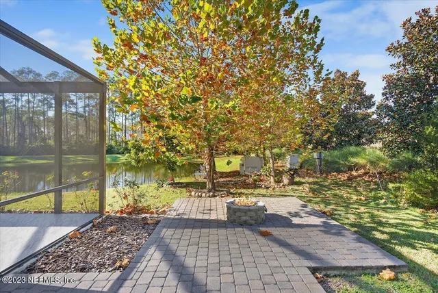 a view of yard with tree in the background