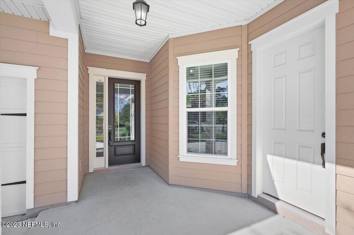 26 Woodview Court Ponte Vedra, FL 32081 - Photo 3 of 71 a view of an empty room with a window