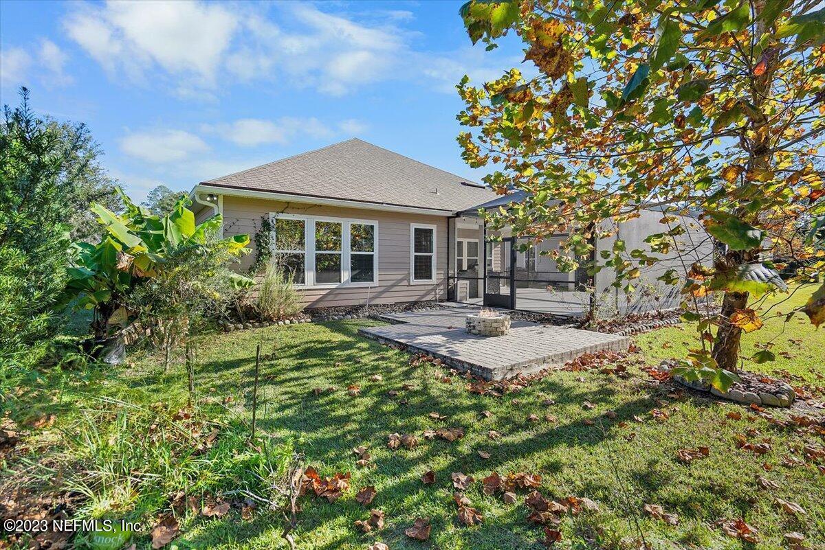 26 Woodview Court Ponte Vedra, FL 32081 - Photo 31 of 71 a backyard of a house with table and chairs
