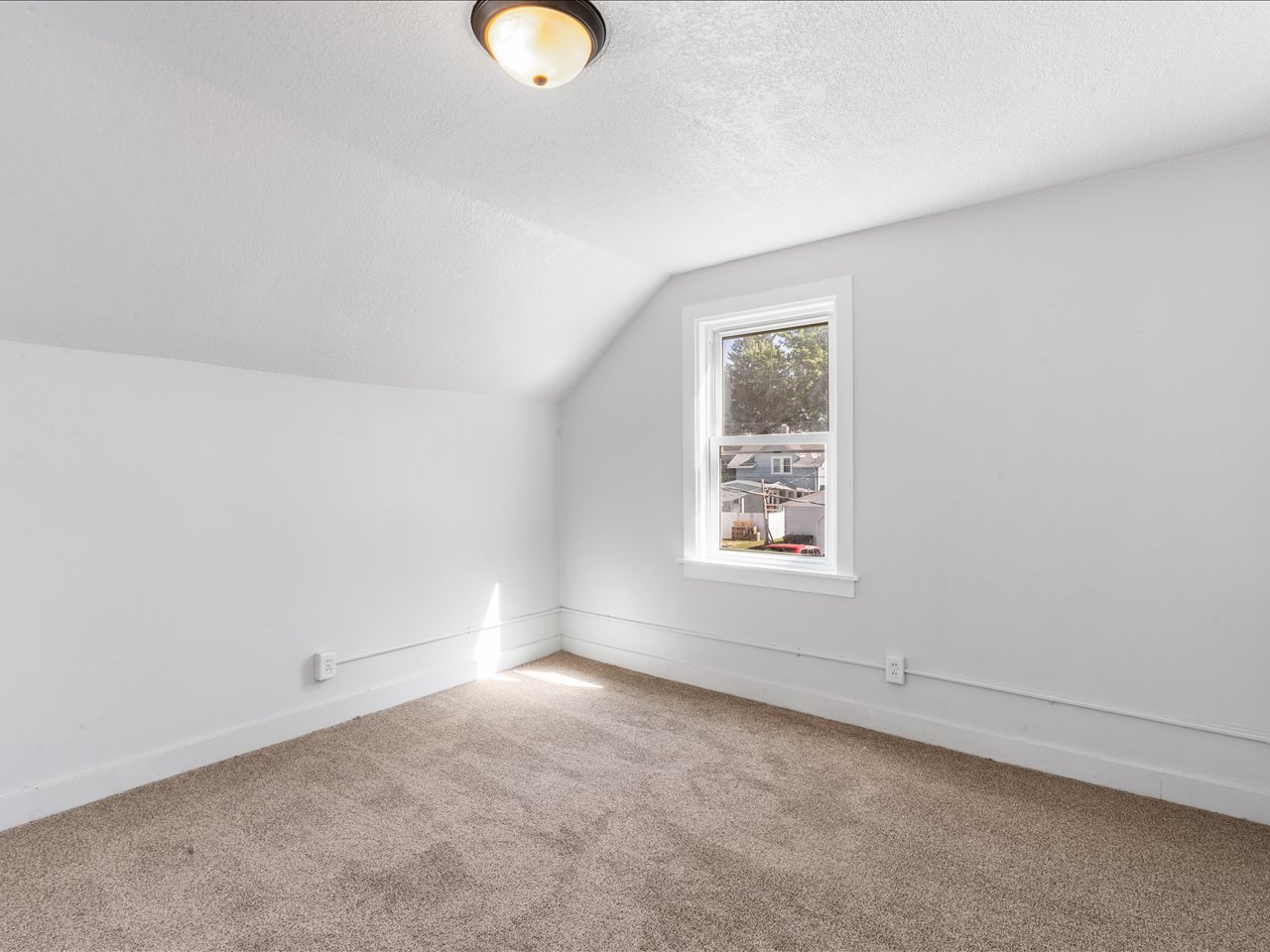 1186 24th Street Moline, IL 61265 - Photo 19 of 27 an empty room with windows