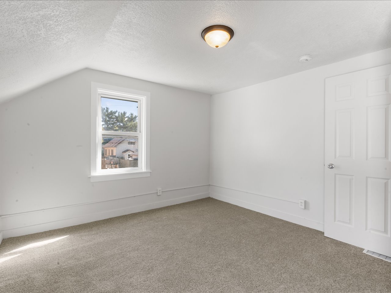 1186 24th Street Moline, IL 61265 - Photo 20 of 27 an empty room with a window