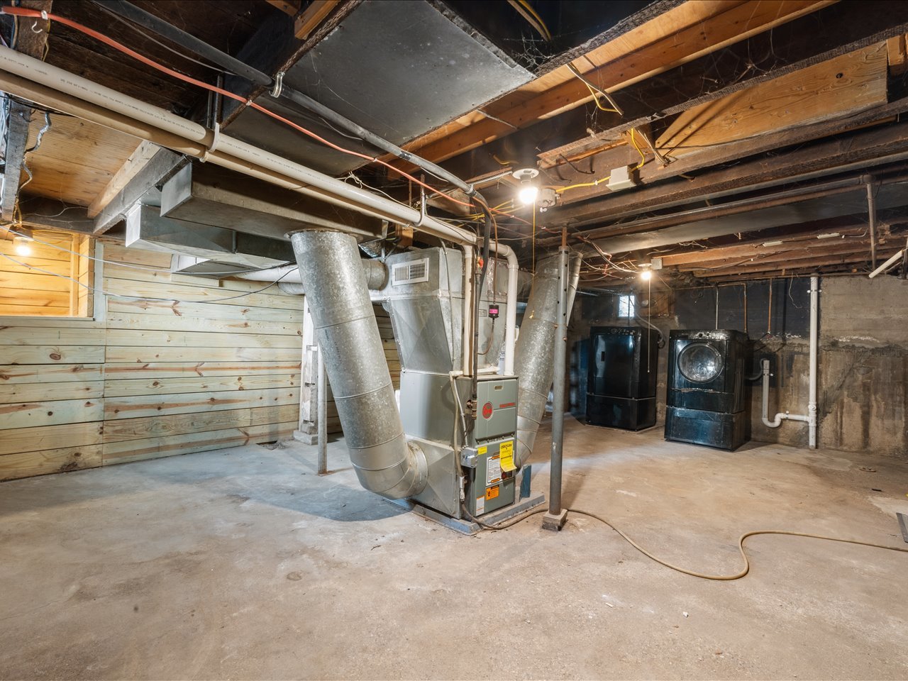 1186 24th Street Moline, IL 61265 - Photo 26 of 27 a view of a room with racks