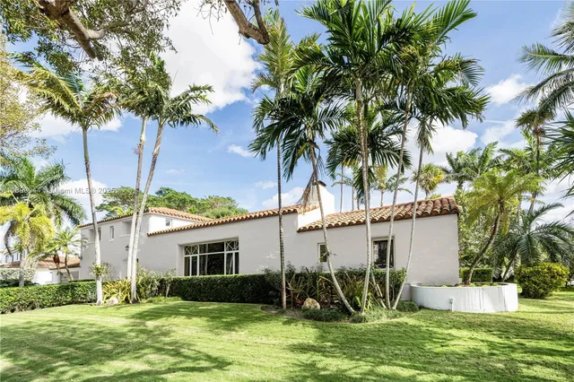 front view of house with a yard
