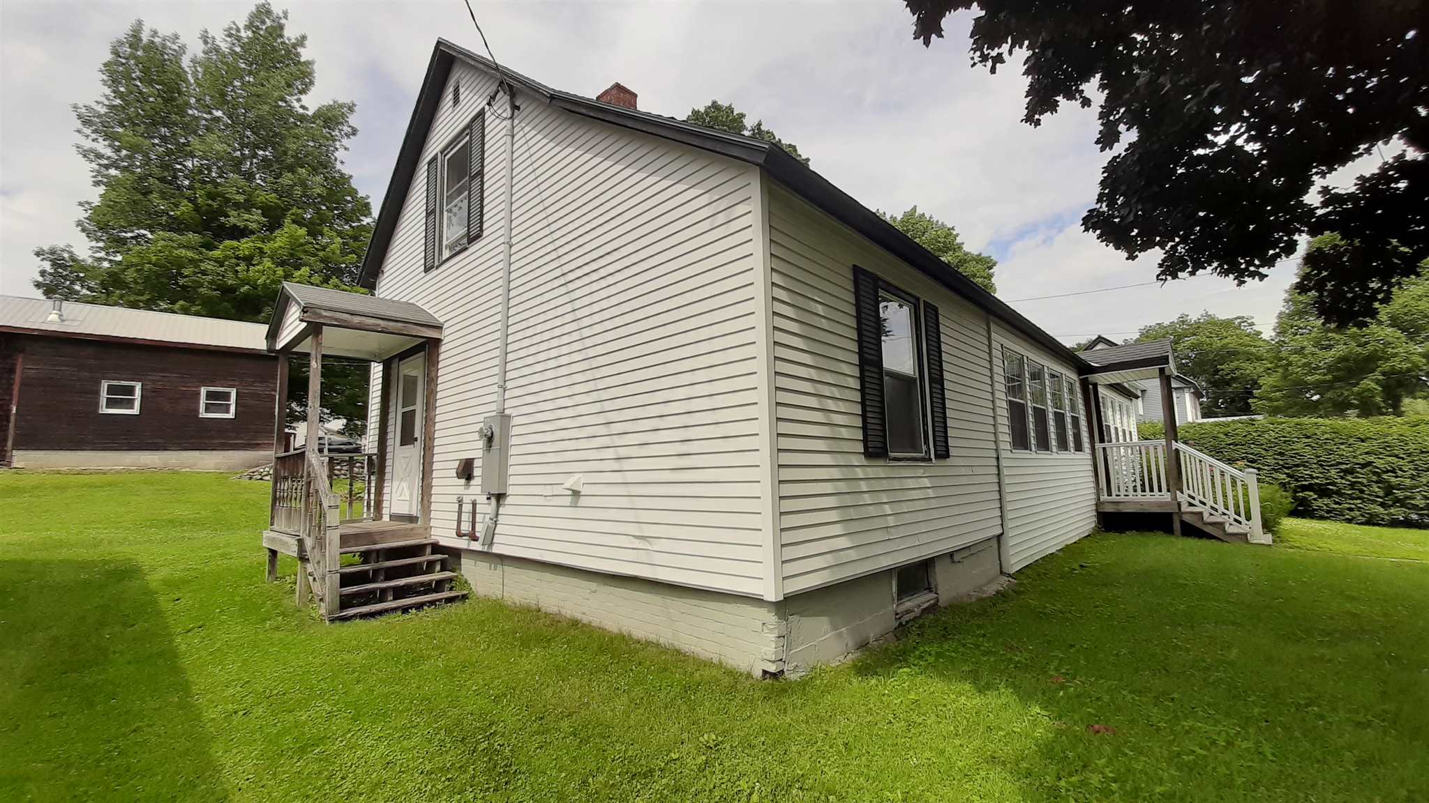 10 Meadow Street Ludlow, VT 05149 - Photo 3 of 21