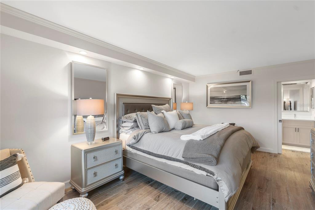 1000 Longboat Club Road, Unit 204 Longboat Key, FL 34228 - Photo 28 of 66 a bedroom with a bed and a lamp