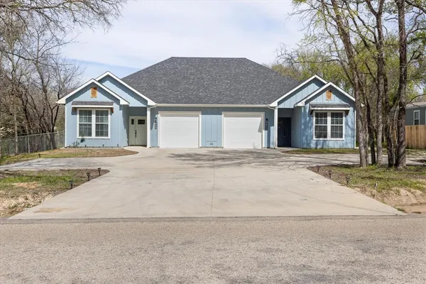 $1,950 | 409 Cleveland Road, Granbury, TX 76049
