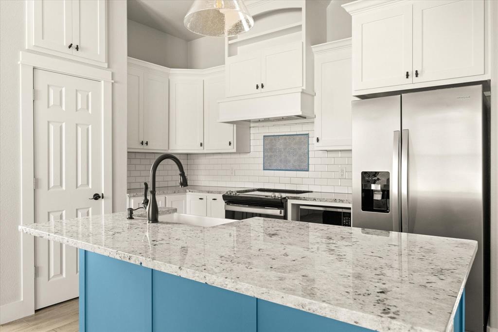 409 Cleveland Road Granbury, TX 76049 - Photo 4 of 23