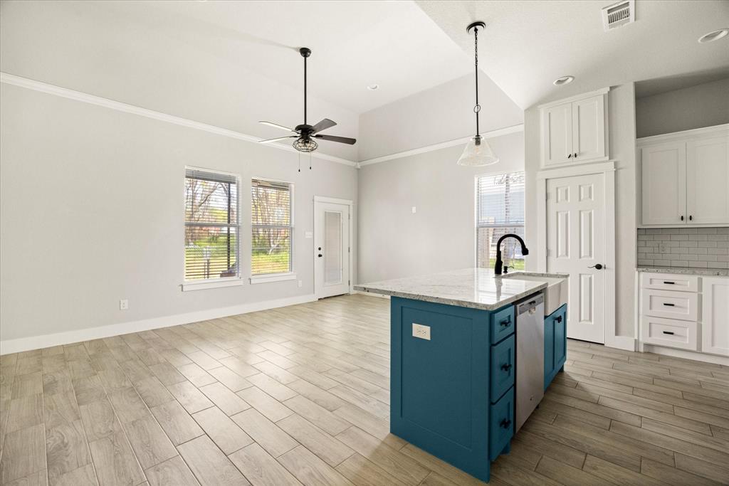 409 Cleveland Road Granbury, TX 76049 - Photo 5 of 23