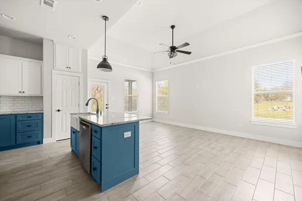 $1,950 | 409 Cleveland Road, Granbury, TX 76049