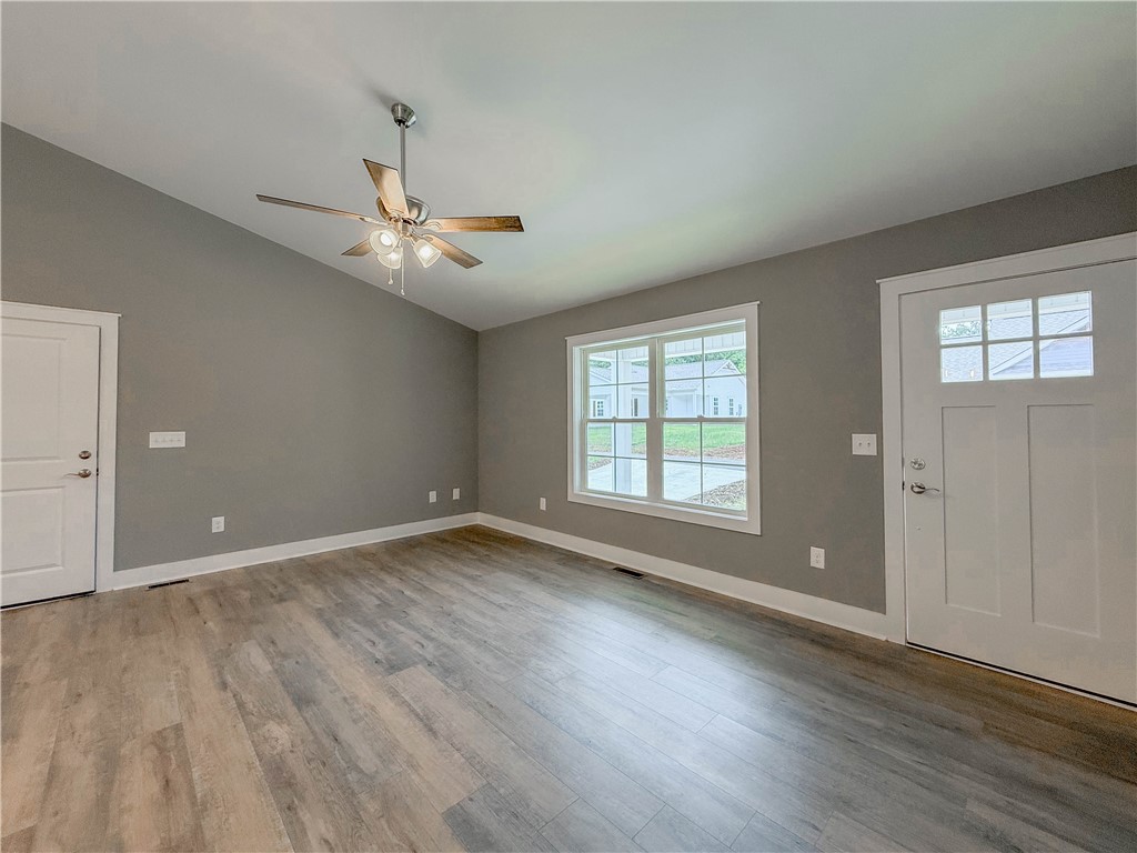 324 Code Circle Seneca, SC 29678 - Photo 7 of 38 Gallery Image 7