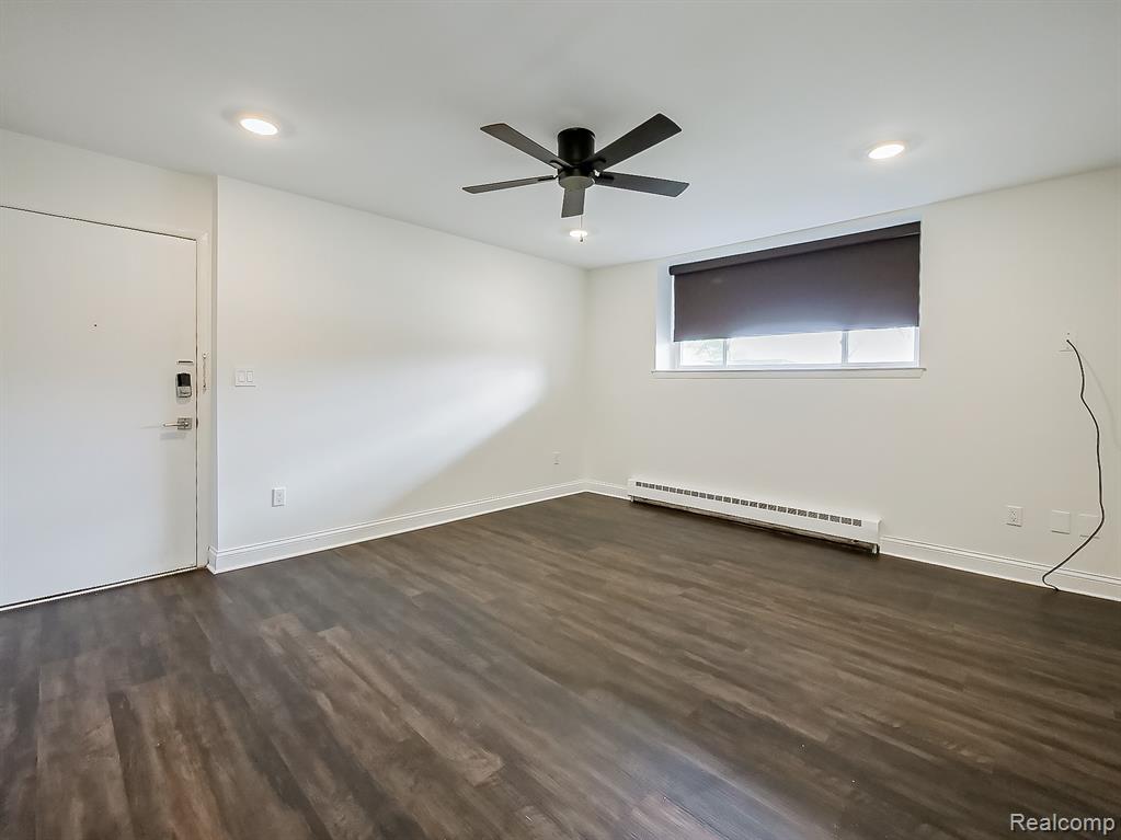 4905 South Crooks Road Royal Oak, MI 48073 - Photo 3 of 28