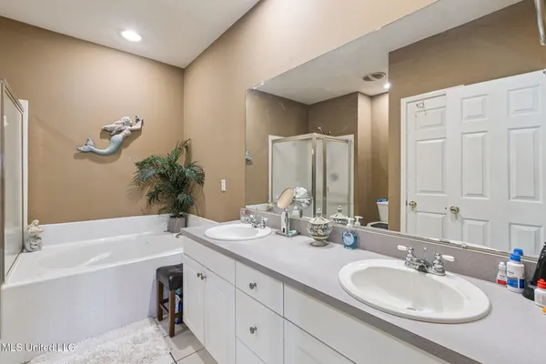 $298,000 | 2252 Beach Drive, Unit 1206, Gulfport, MS 39507