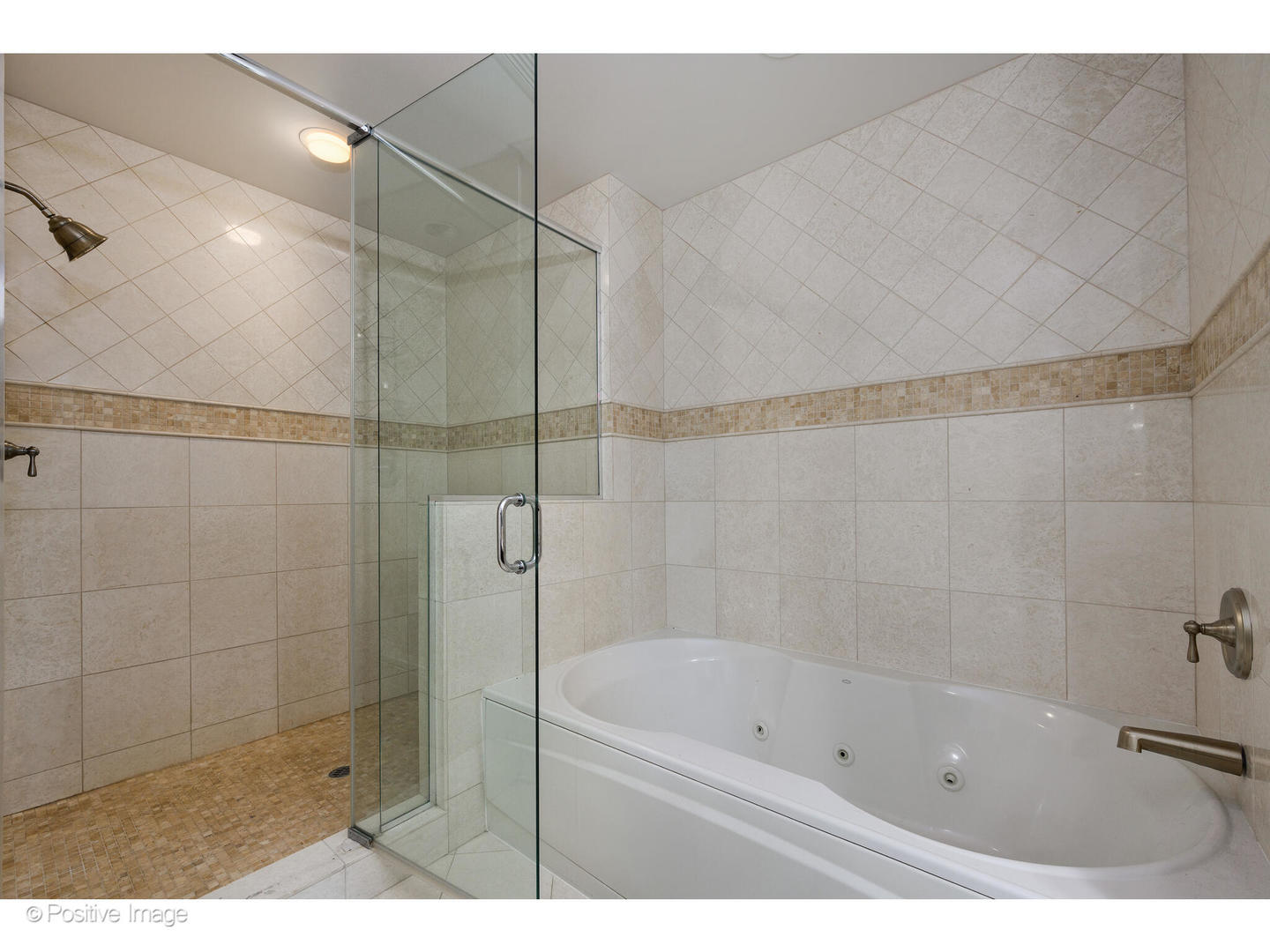 1201 South Prairie Avenue, Unit 2402 Chicago, IL 60605 - Photo 16 of 32 a bathroom with a shower and bathtub