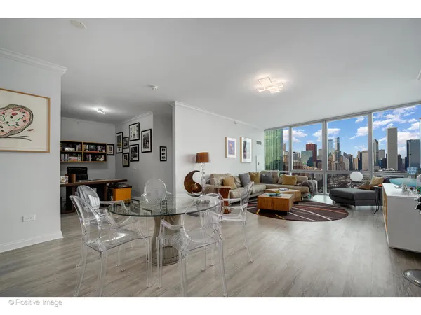 $899,000 | 1201 South Prairie Avenue, Unit 2402, Chicago, IL 60605