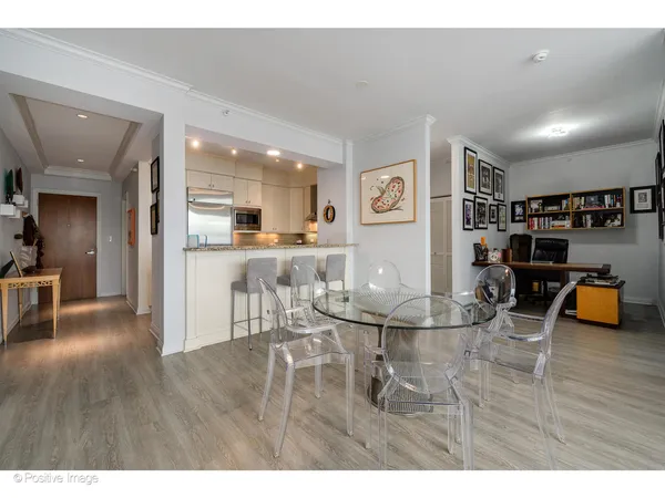$899,000 | 1201 South Prairie Avenue, Unit 2402, Chicago, IL 60605