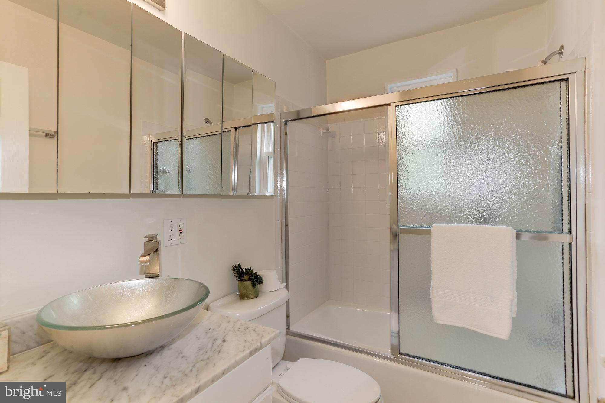 10118 Renfrew Road Silver Spring, MD 20901 - Photo 13 of 30 Bath
